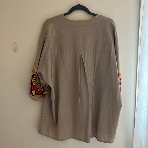 Natori linen blend embroidered tunic large - Picture 4 of 6